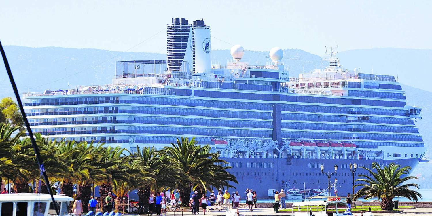 «Φουρτούνες» για την κρουαζιέρα με προβληματισμό για το 2017