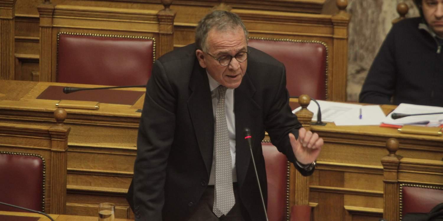 Ο Μουζάλας «ρίχνει» την ευθύνη για τους θανάτους στα hot spot στους Δήμους και στον ΟΗΕ