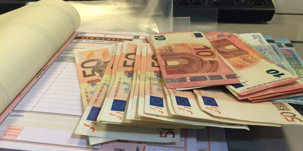 «Αυγή»: Μεταβατική εισφορά 10% για τα «μπλοκάκια» η λύση της κυβέρνησης