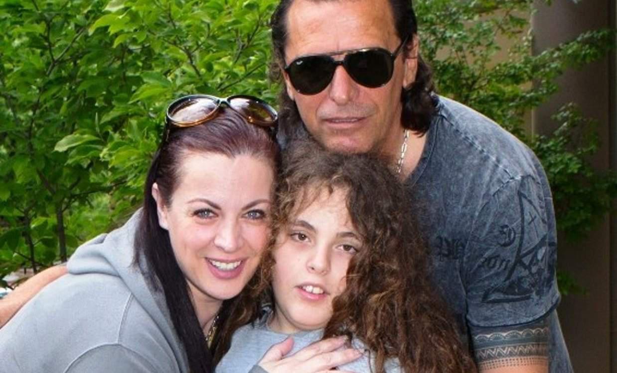 Το ξέσπασμα της Νένας Χρονοπούλου για τον γιο της: Ο Τσίπρας ρίχνει τα παιδιά μας στον Καιάδα