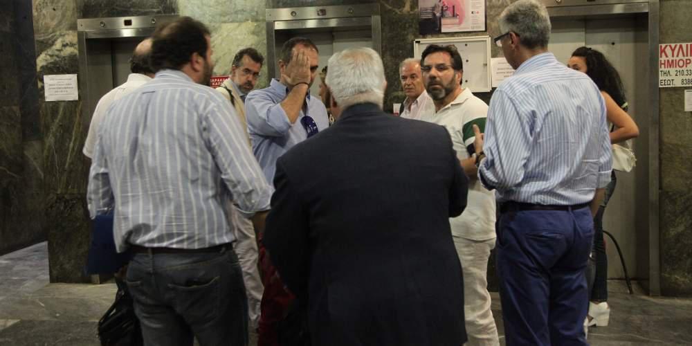 Σε απόγνωση 130.000 ασφαλισμένοι – Τριπλό σοκ στα γκισέ των Ταμείων