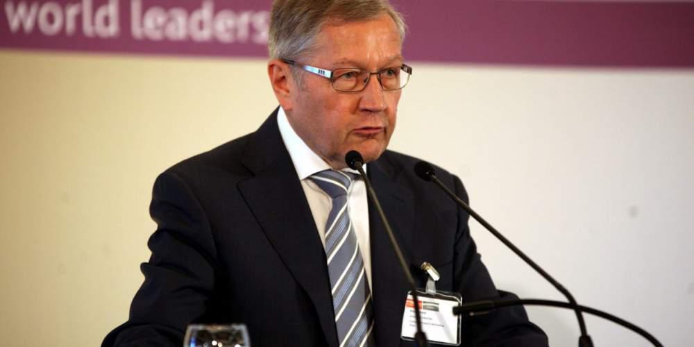 Ρέγκλινγκ: Η Αθήνα να εφαρμόσει τις μεταρρυθμίσεις ως το τέλος του προγράμματος