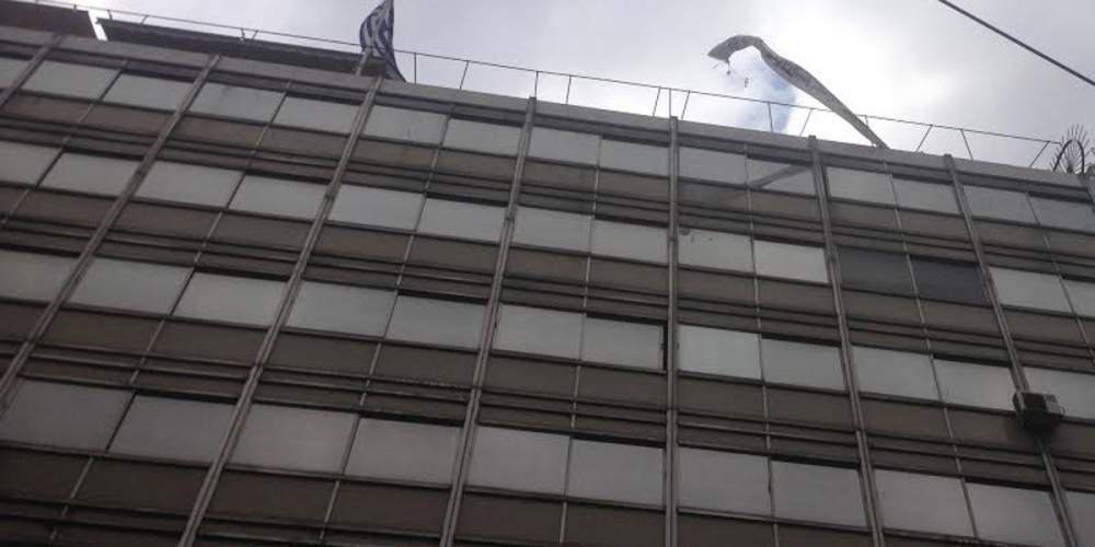 Εισβολή του «Ρουβίκωνα» στο υπουργείο Εργασίας [εικόνες]