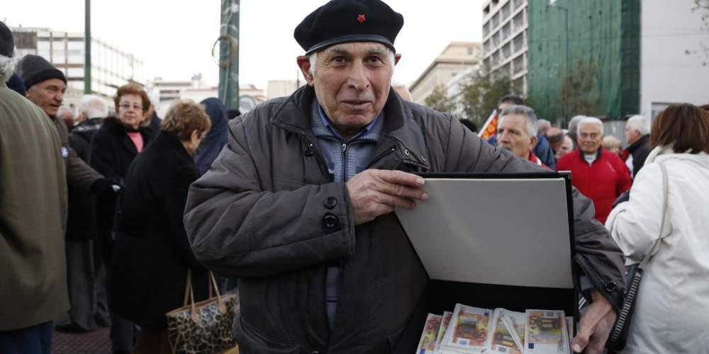 Αποκλειστικό: Τριπλό σοκ στις συντάξεις
