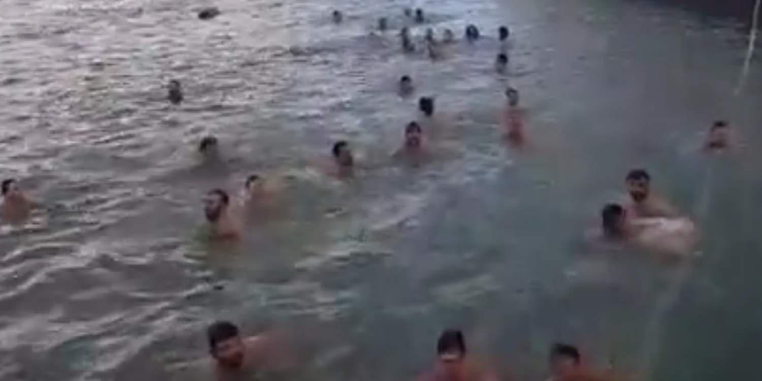 Τσακώθηκαν για τον σταυρό μπροστά στις κάμερες στην Πάτρα [βίντεο]