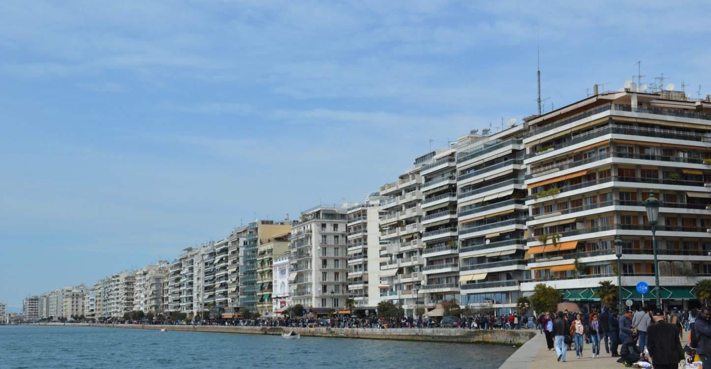 Ιδιοκτήτης ταβέρνας παρότρυνε τους πελάτες να λιντσάρουν τους ελεγκτές