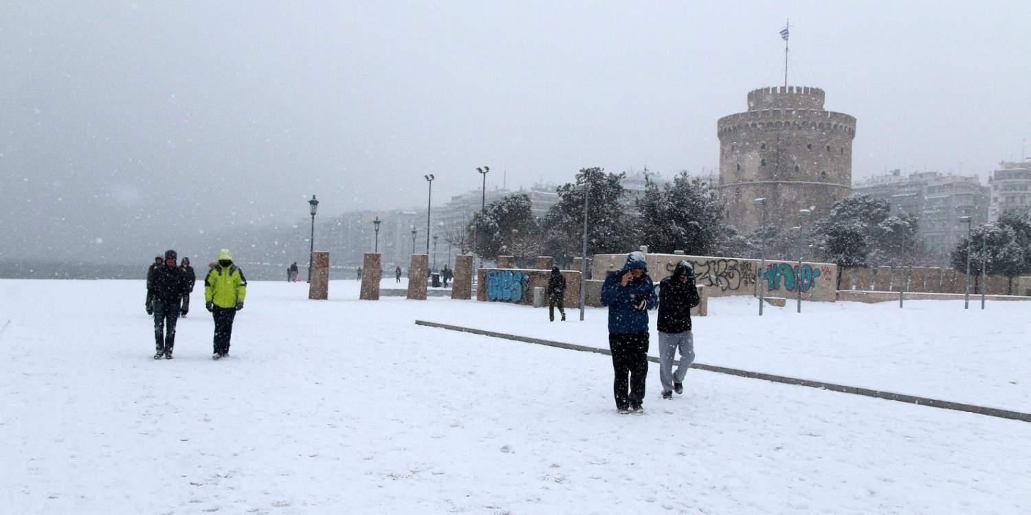 Στο έλεος του χιόνια Στερεά και Βόρεια Ελλάδα – Χάος στους δρόμους της Θεσσαλονίκης
