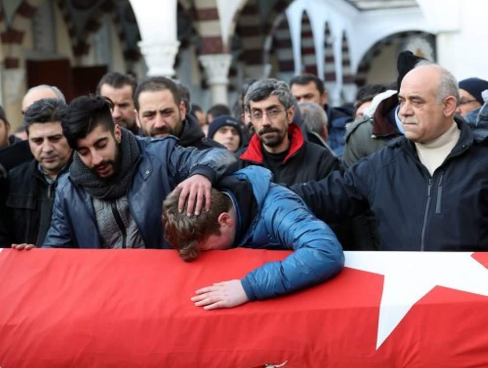 Θρήνος στην Τουρκία για τα θύματα του μακελειού στην Κωνσταντινούπολη – Ξεκίνησαν οι κηδείες