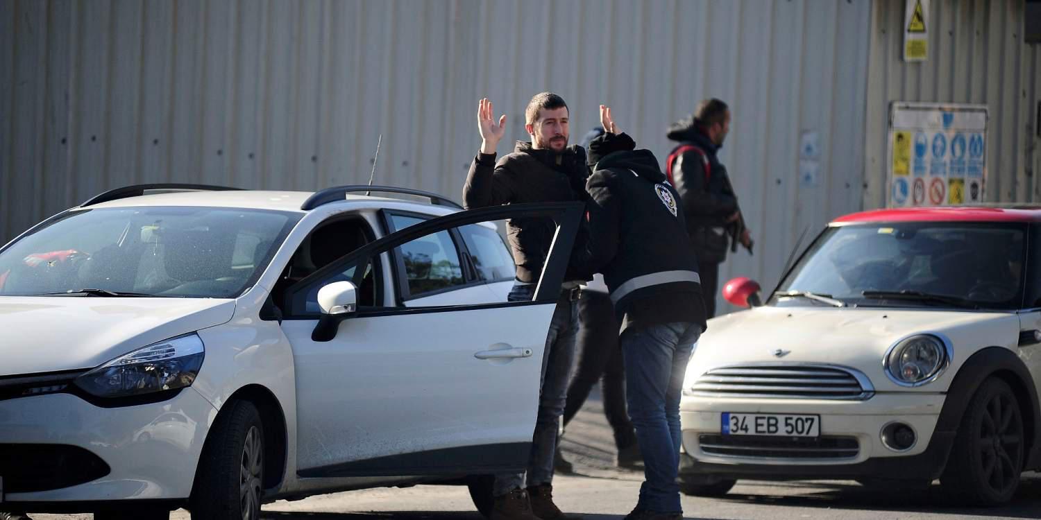 Δύο συλλήψεις στο αεροδρόμιο της Κωνσταντινούπολης για το μακελειό στο Reina