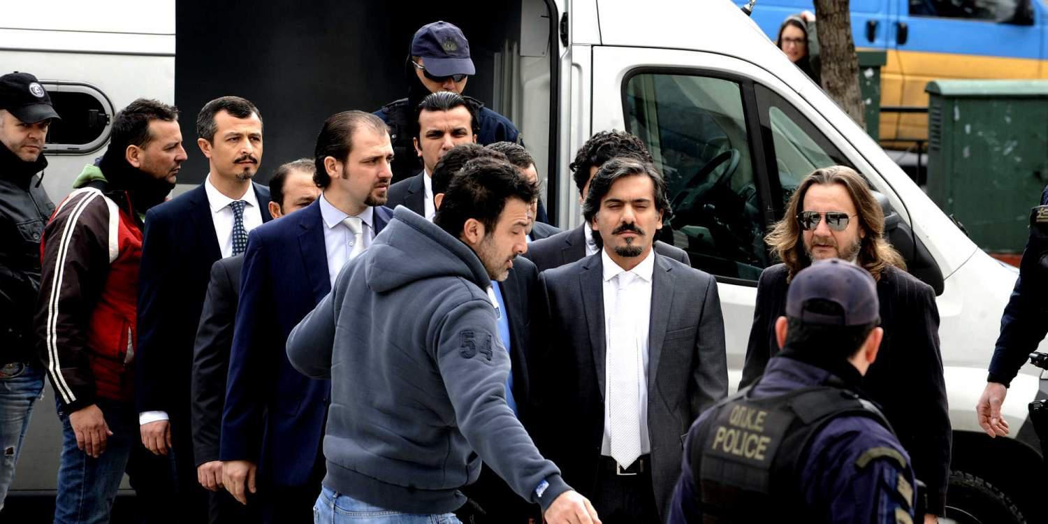 Δεν εκδίδονται οι τέσσερις από τους 8 Τούρκους αξιωματικούς