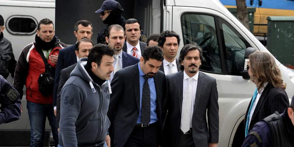 Σάλος στην Τουρκία: «Σκάνδαλο» η μη έκδοση των 8 αξιωματικών