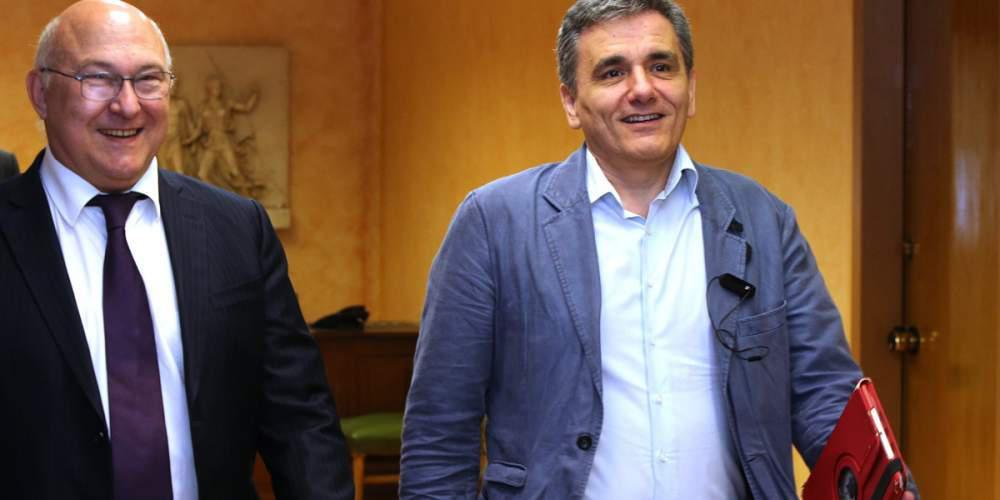 Kυβερνητική υποχώρηση με «παζάρια» για κόφτη και αφορολόγητο