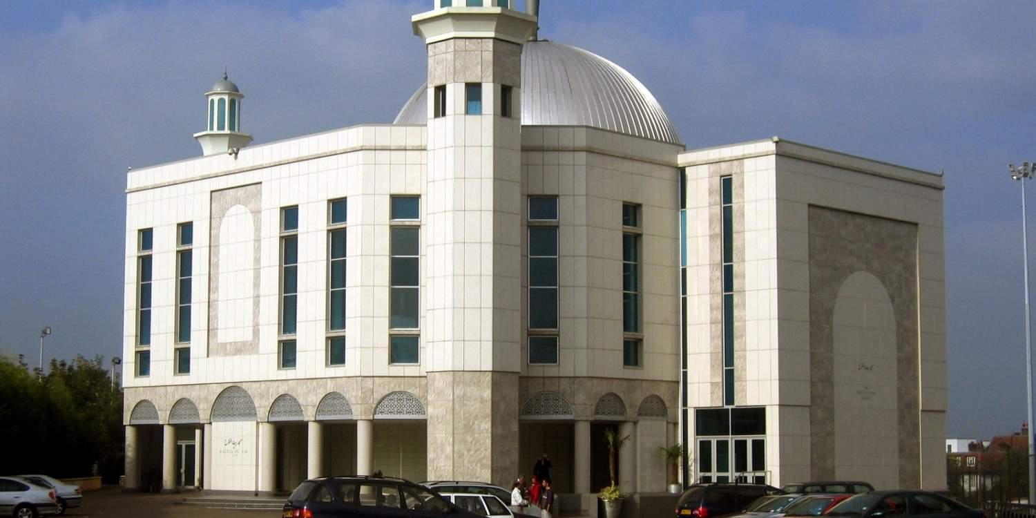 Νεκρός στο κελί του ο Βρετανός που είχε βάλει χοιρινό σε τζαμί