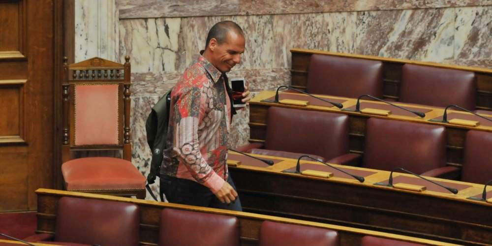 Πολιτικό «τσουνάμι» από τις αποκαλύψεις Βαρουφάκη για Τσίπρα και Grexit