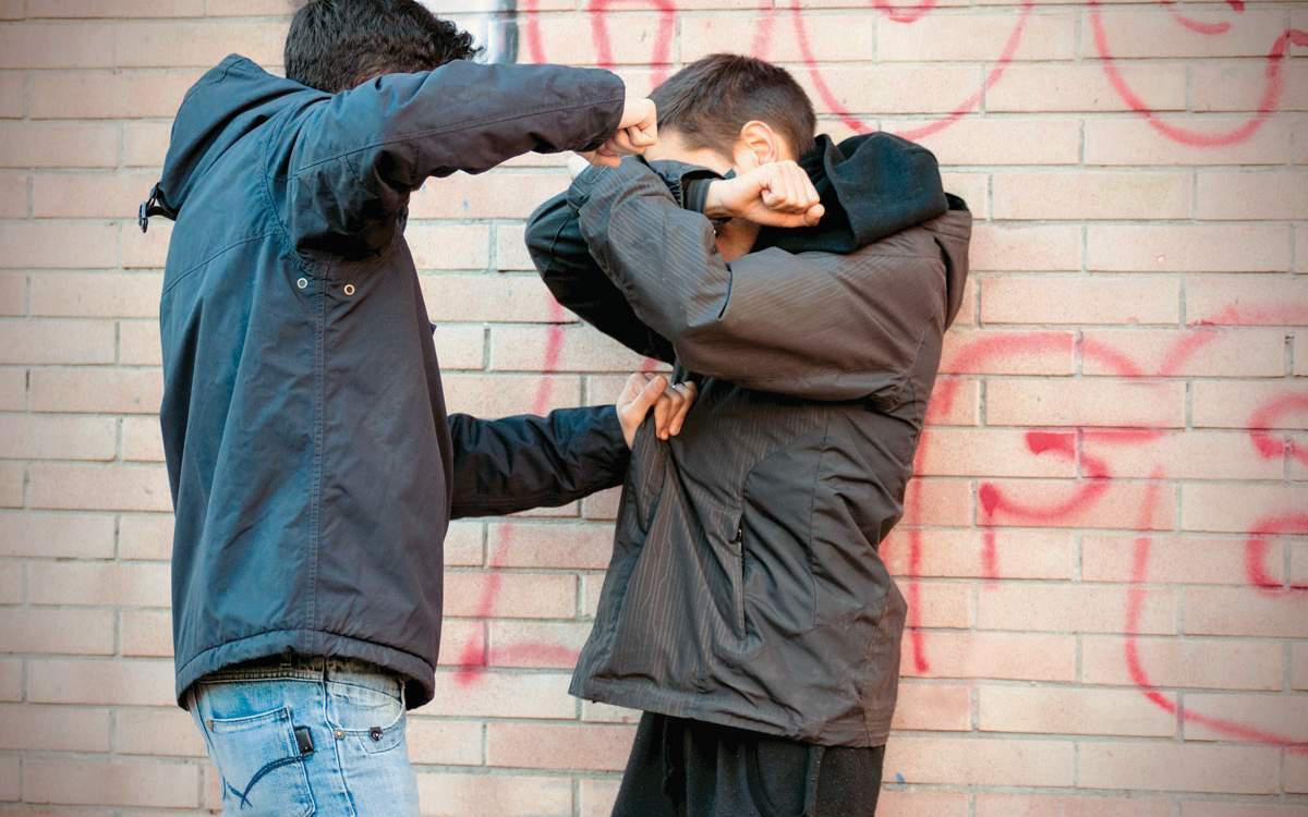 Σοκ με τη βία μεταξύ ανηλίκων: Νέα περιστατικά σε Νίκαια και Ηλιούπολη – Τι απαντά το Αρσάκειο