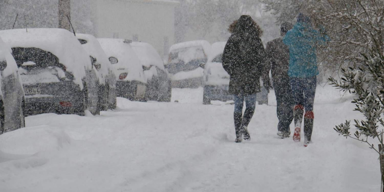 Υποχωρεί ο χιονιάς αφήνοντας πίσω του 4 νεκρούς και σοβαρές ζημιές