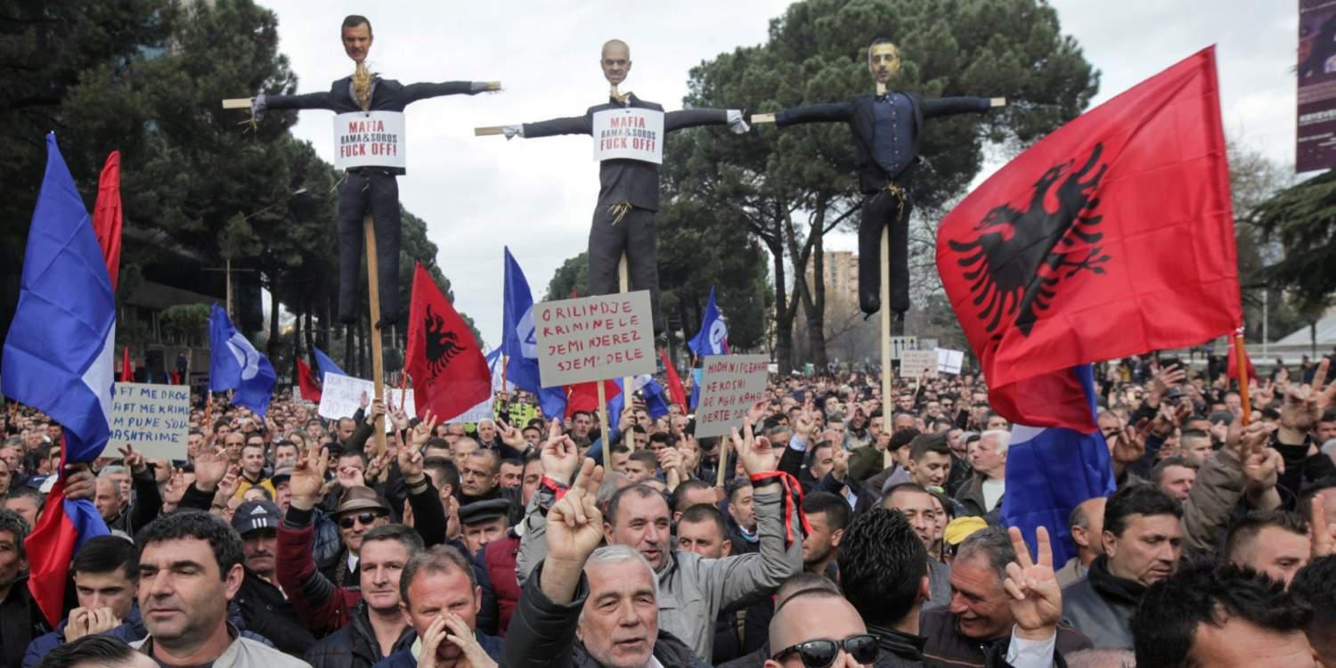 «Φωτιές» που μυρίζουν… μπαρούτι σε Αλβανία, Σκόπια, Μαυροβούνιο, Ρουμανία και Βοσνία