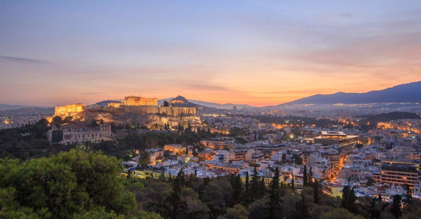 Το πανέμορφο ξημέρωμα στην Αθήνα υπό τους ήχους μιας λατέρνας [βίντεο]