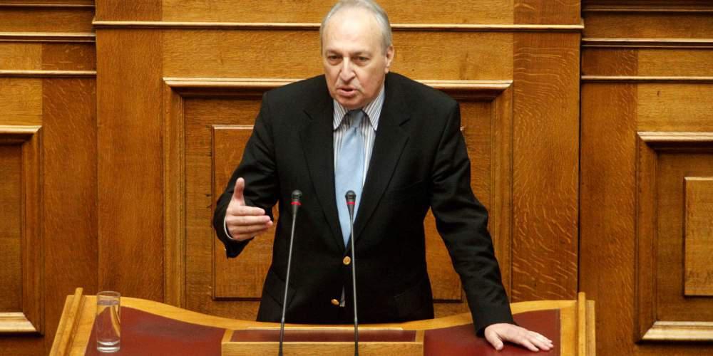 Συλλυπητήρια του Προεδρείου για τον θάνατο του Μπασιάκου – Έβαλαν ορχιδέες στο έδρανο του