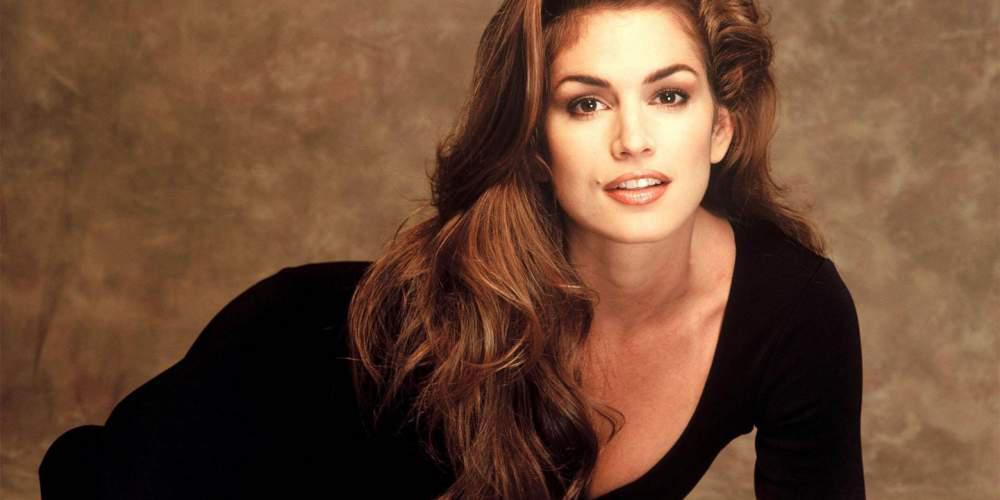 Η Cindy Crawford σαγηνεύει με την αψεγάδιαστη σιλουέτα της ακόμα και στα 50 της! [εικόνα]