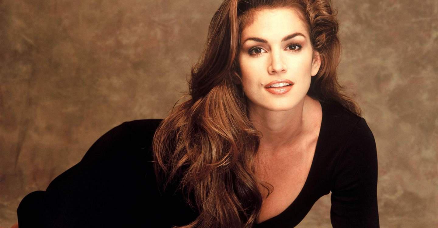 Η Cindy Crawford σαγηνεύει με την αψεγάδιαστη σιλουέτα της ακόμα και στα 50 της! [εικόνα]