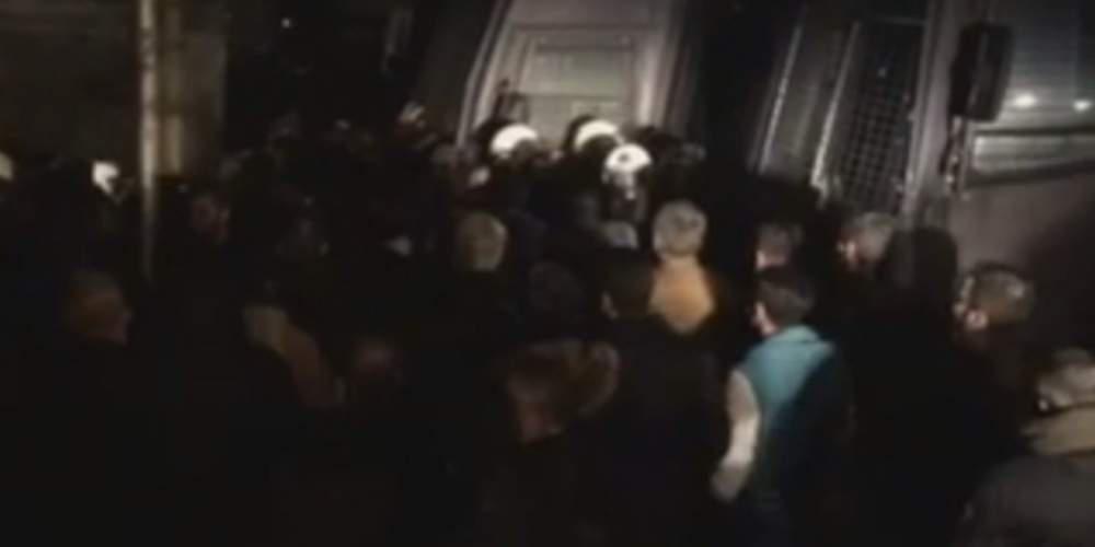 Συγκρούσεις αγροτών-ΜΑΤ στη Θεσσαλονίκη: Κλειστός ο δρόμος προς το «Μακεδονία» [βίντεο]