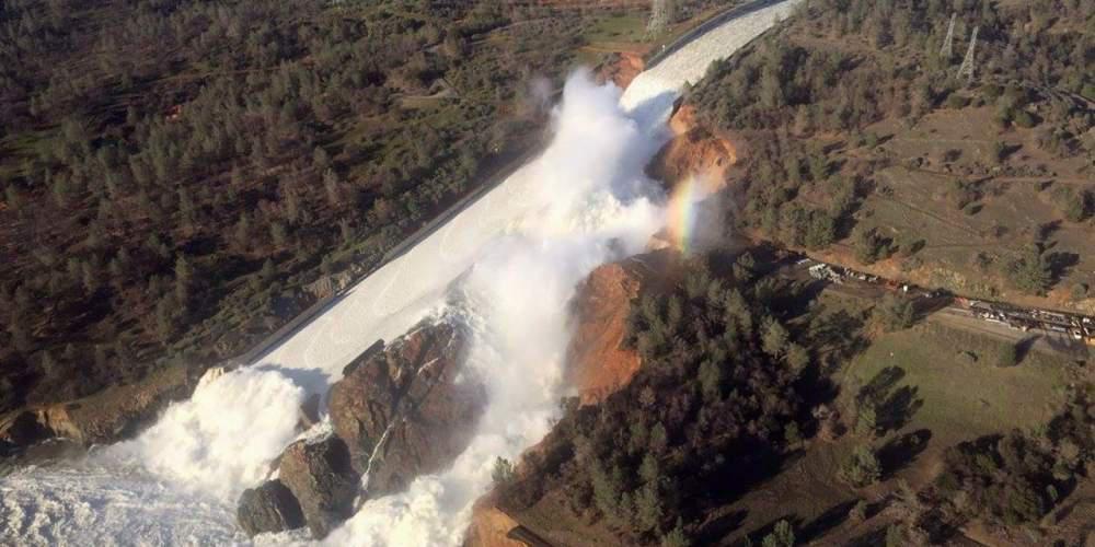 Εκκενώθηκε η περιοχή γύρω από το μεγαλύτερο φράγμα των ΗΠΑ [εικόνες & βίντεο]