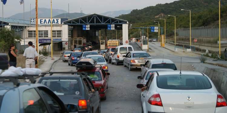 Ουρές χιλιομέτρων στην Κακαβιά – Μόνο με αρνητικό τεστ η είσοδος στη χώρα