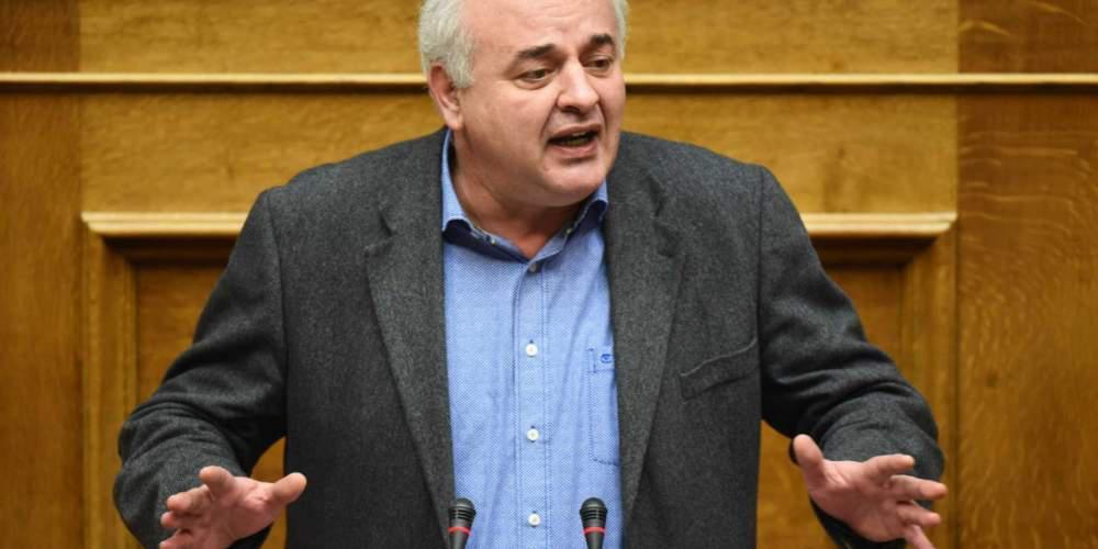 Χαμός στη Βουλή με ακραίες εκφράσεις – Καραθανασόπουλος: «Η πολιτική μ…..α και η ανοησία έχουν τα όριά τους»