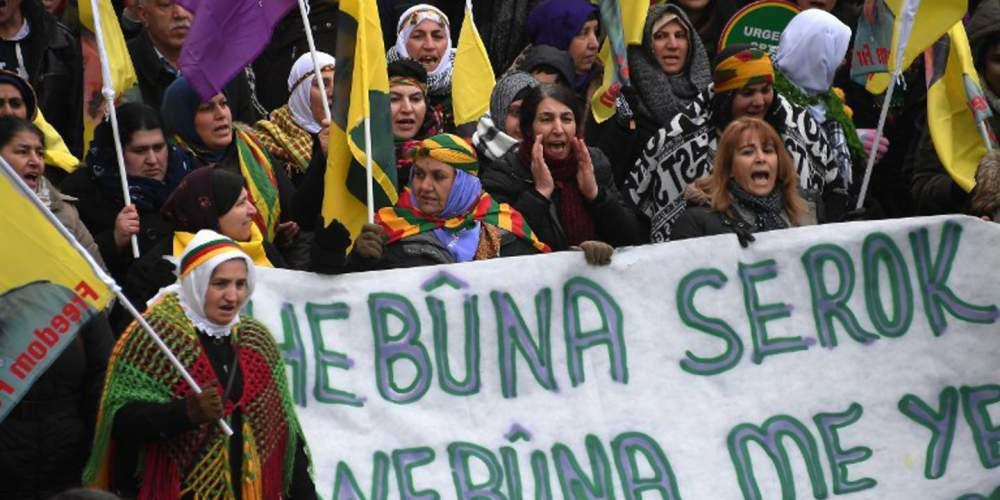 «Αφηνίασε» ο Ερντογάν: Χιλιάδες Κούρδοι διαδήλωσαν για ανεξάρτητο Κουρδιστάν [εικόνες]