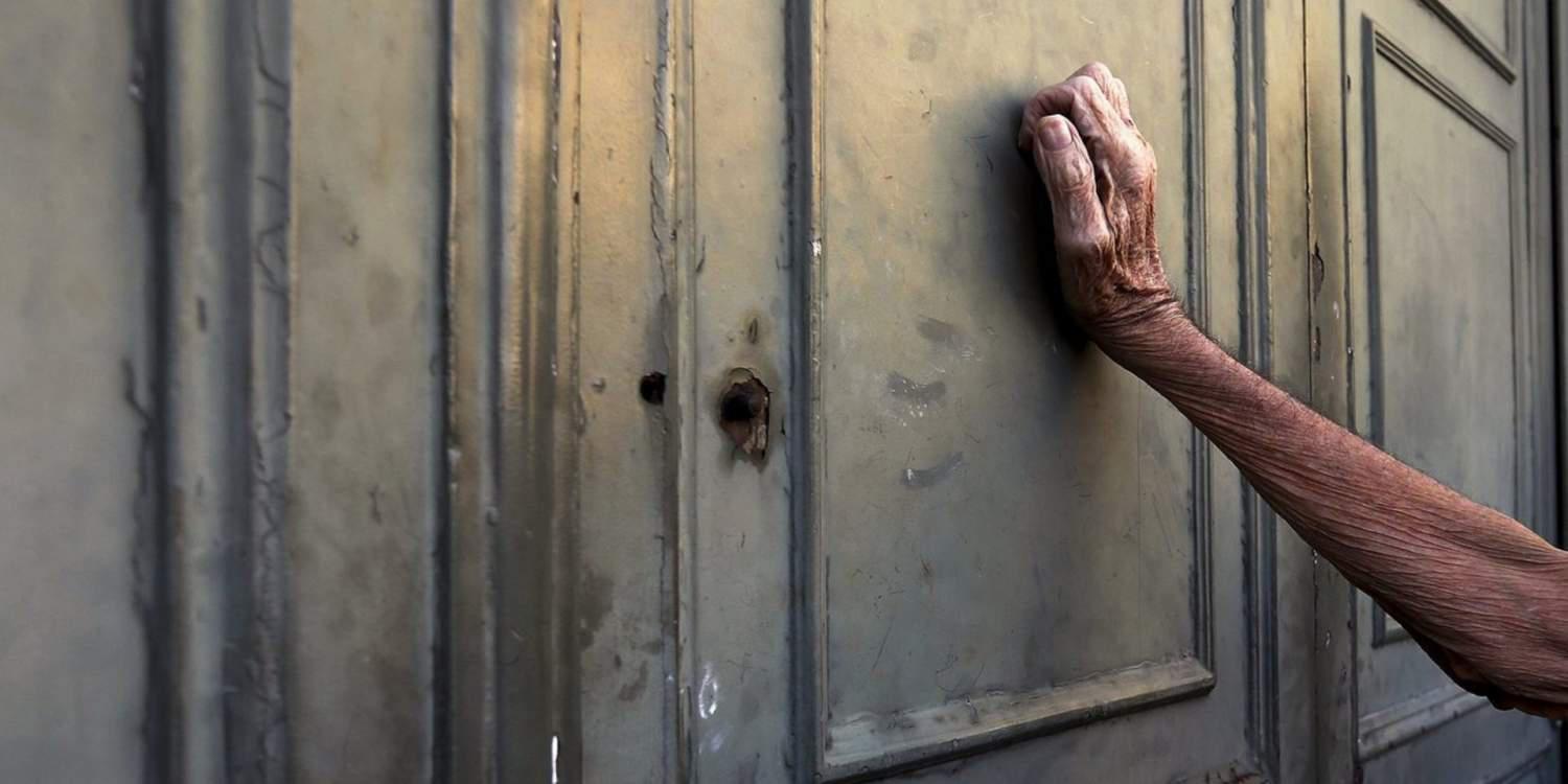 Εγκύκλιοι-σοκ για τους συνταξιούχους: Μειώσεις έως 30% στο Δημόσιο