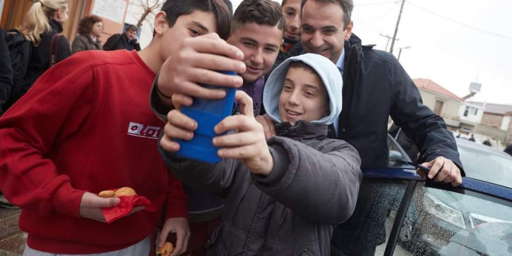 Επίσκεψη Μητσοτάκη στη Λέσβο: Μεγάλη η ανεπάρκεια της κυβέρνησης στο προσφυγικό