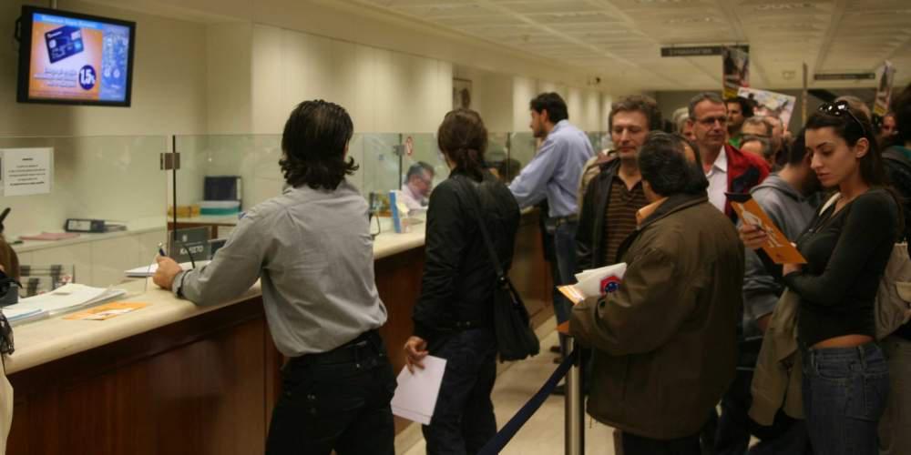 Τράπεζες – Συρρίκνωση: Μαχαίρι 28% στο δίκτυο και 20% στο προσωπικό