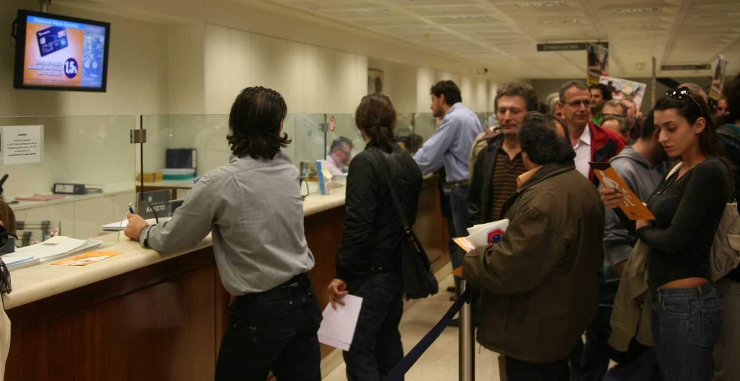 «Διαρροή» 2,5 δισ. ευρώ καταθέσεων τις τελευταίες 45 ημέρες