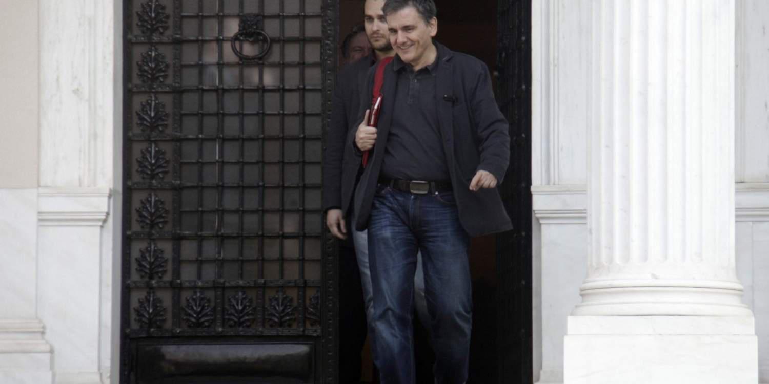 «Μία στο καρφί, μία στο πέταλο»: Σε ένταση οι σχέσεις Τσακαλώτου- Μαξίμου