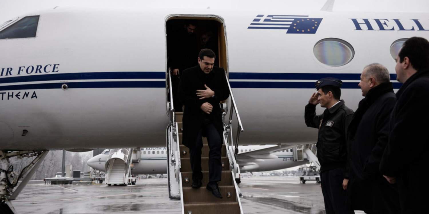 Ο Τσίπρας «αποδρά» στην Κίνα, περιοδεύει στα υπουργεία και ψάχνει σωσίβιο για το χρέος
