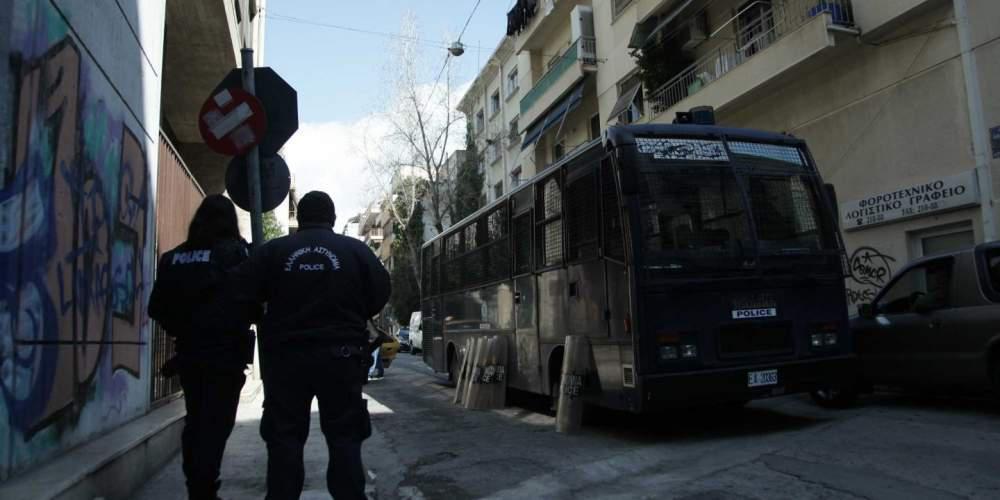 Επιχείρηση εκκένωσης κτιρίου στον Αγιο Παντελεήμονα από την ΕΛ.ΑΣ.