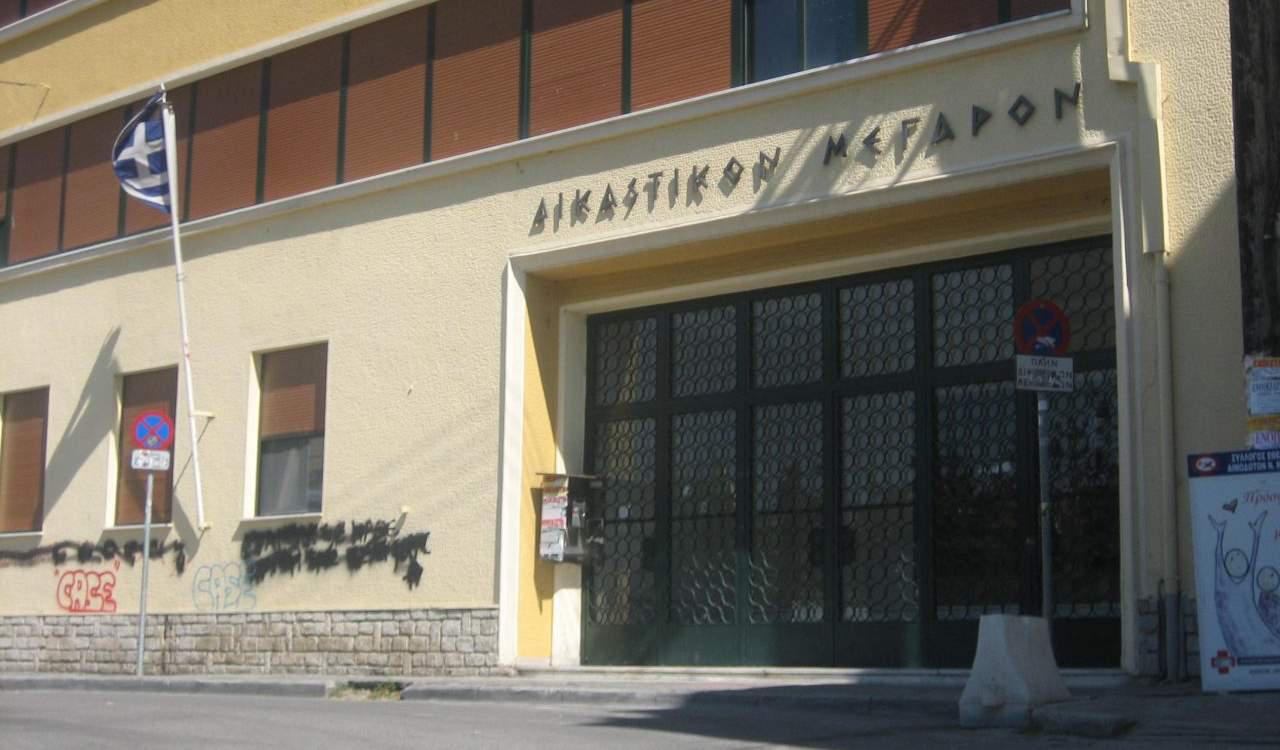 Ανησυχία για επεισόδια έξω από το δικαστικό μέγαρο Καστοριάς όπου θα μεταφερθεί ο δράστης