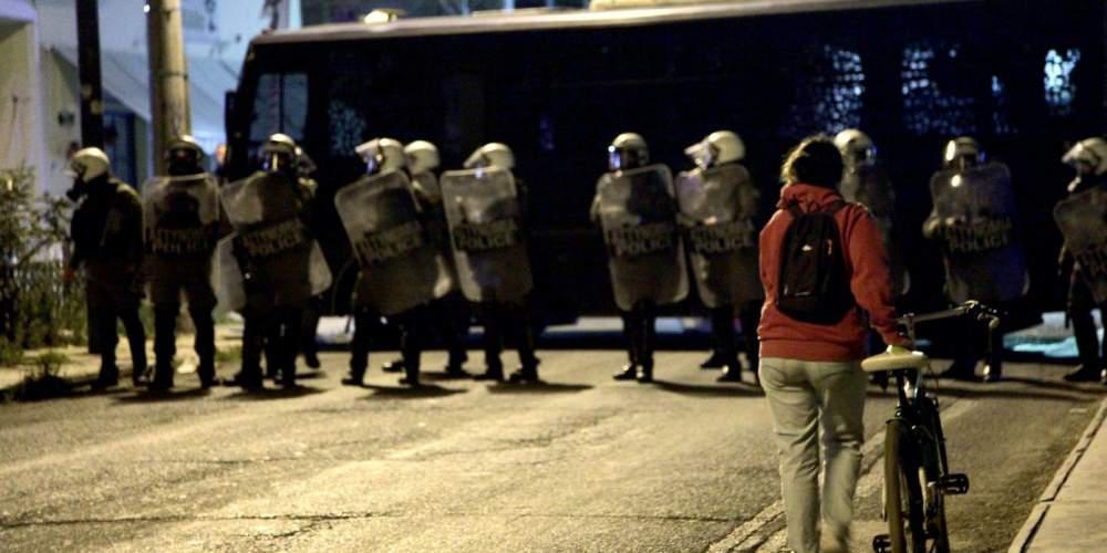 Ξύλο στο Περιστέρι ανάμεσα σε οπαδούς της ΑΕΚ και του Ατρόμητου