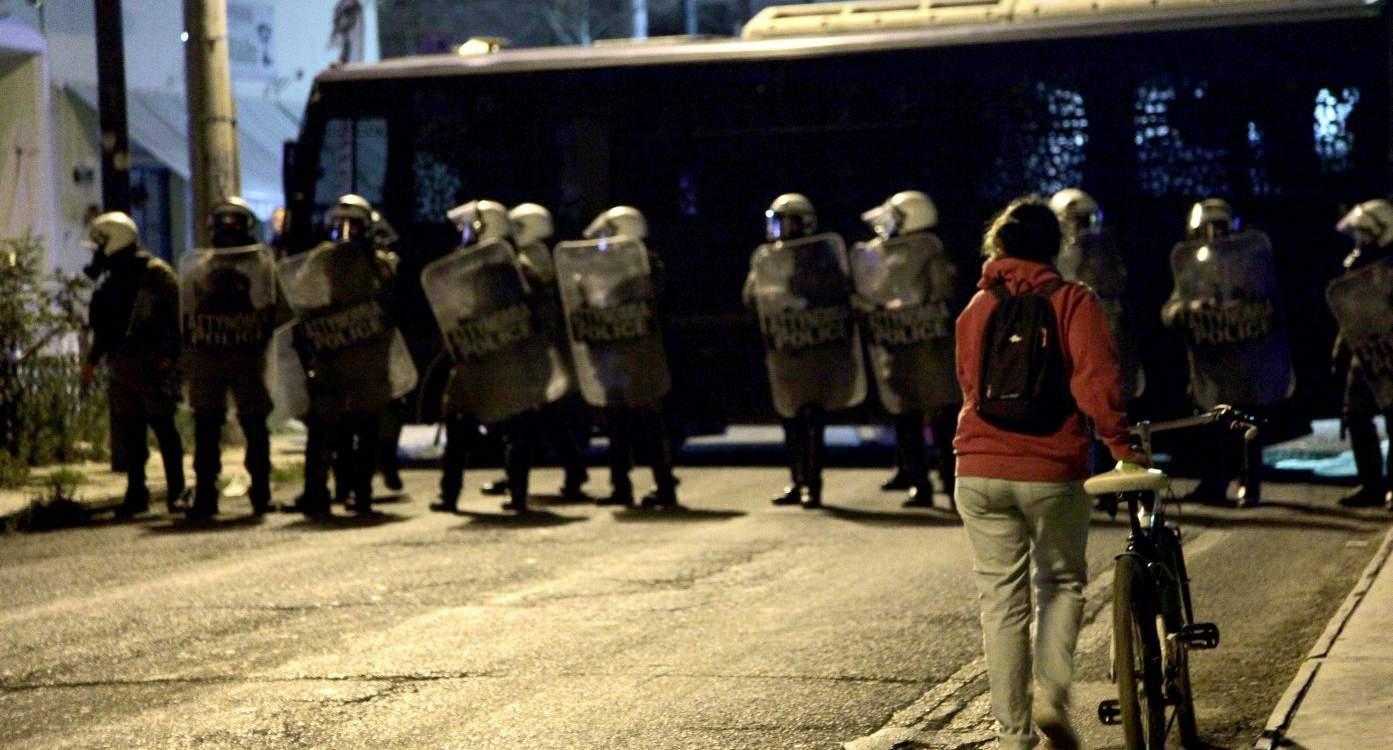 Ξύλο στο Περιστέρι ανάμεσα σε οπαδούς της ΑΕΚ και του Ατρόμητου