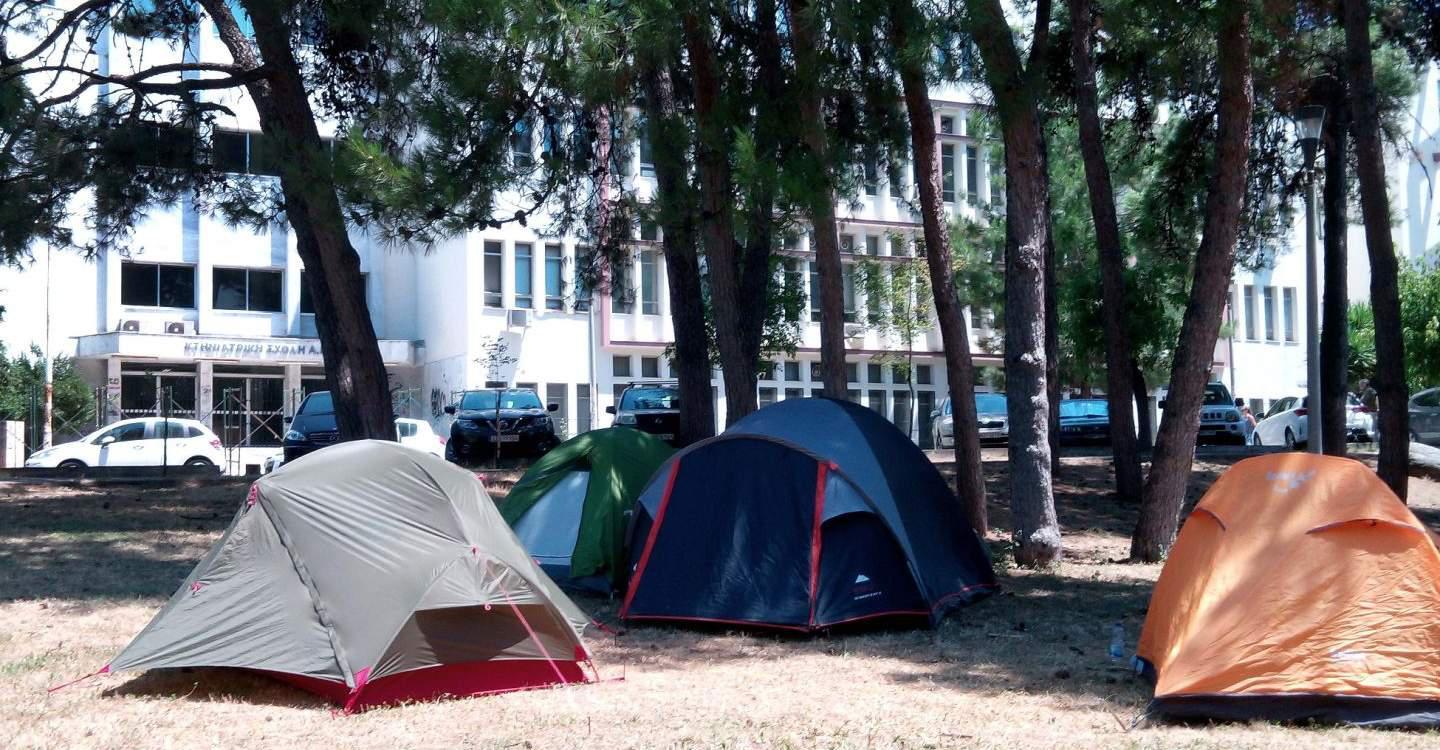Συνέλαβαν Ρομά στην Μυτιλήνη για παράνομη… κατασκήνωση