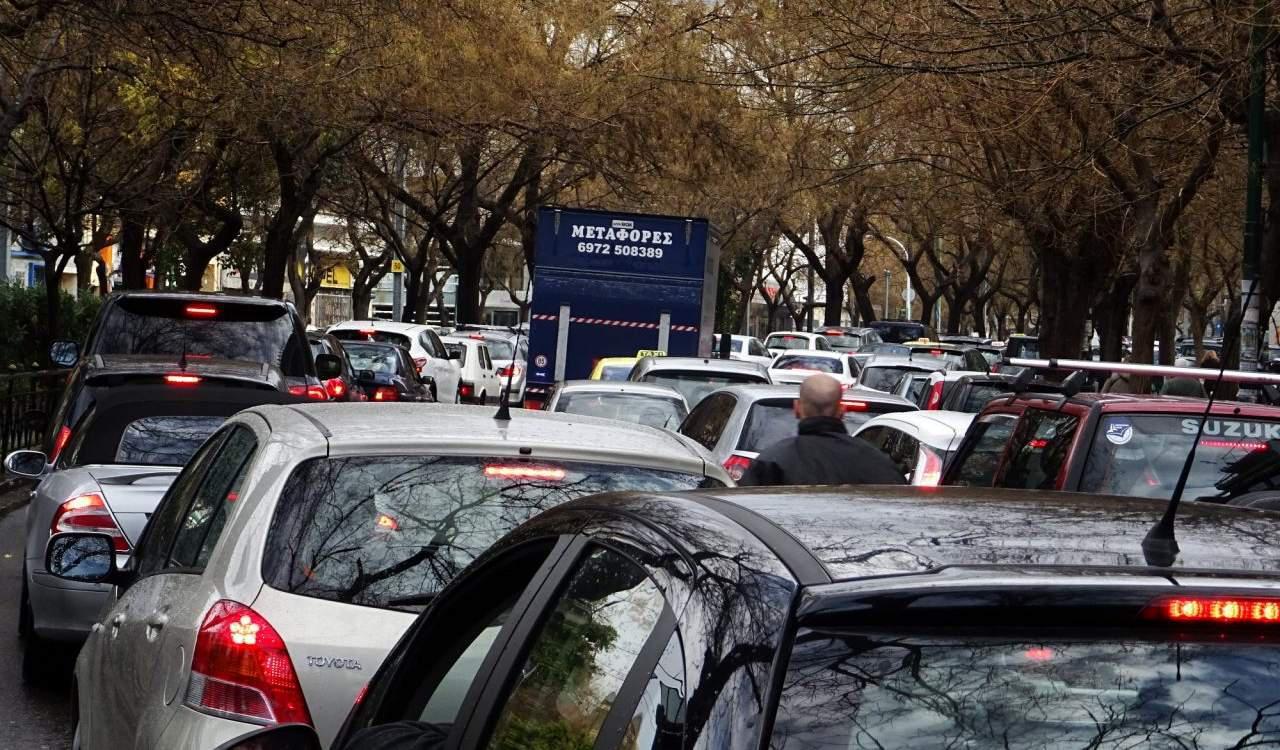 Ταλαιπωρία και σήμερα στους δρόμους της Αττικής [εικόνες]