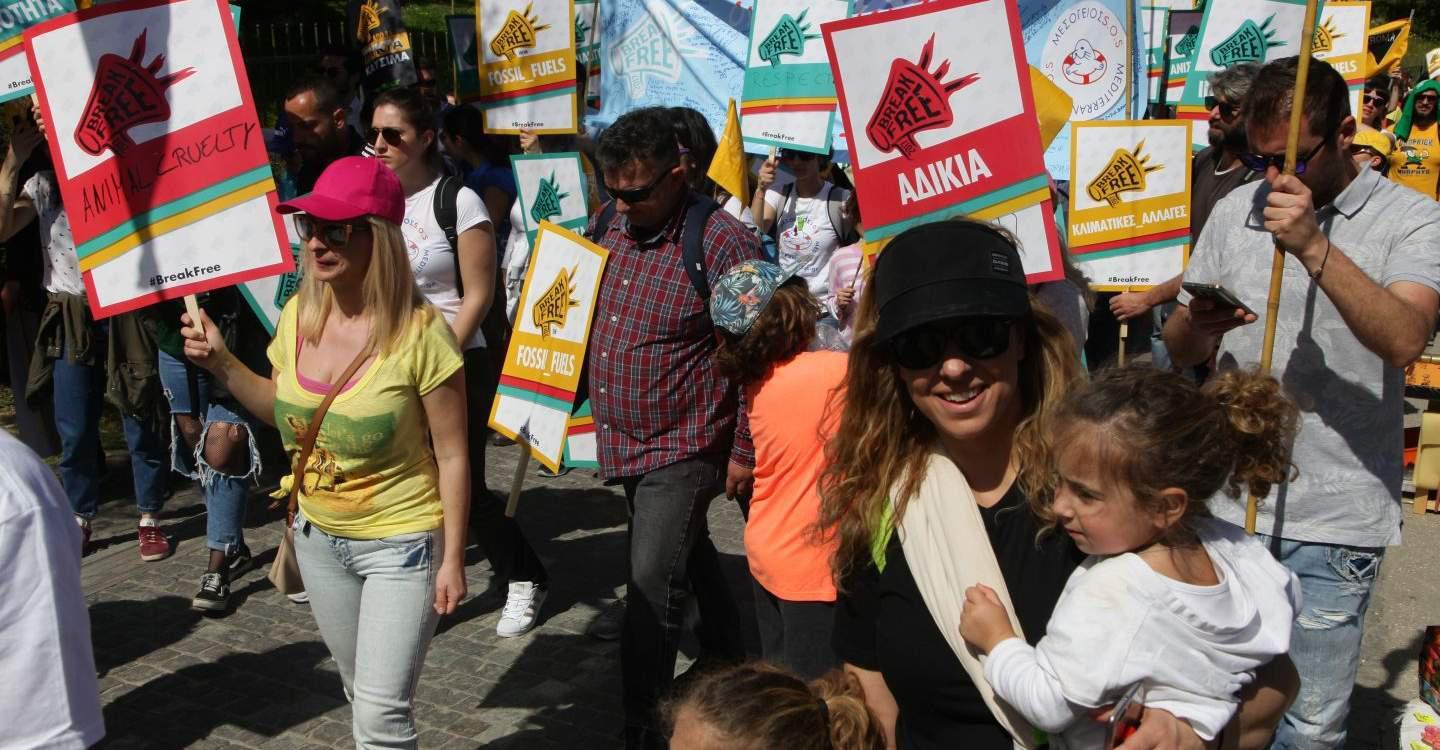 Break Free: Χιλιάδες Αθηναίοι «έσπασαν τα δεσμά από τις κλιματικές αλλαγές»