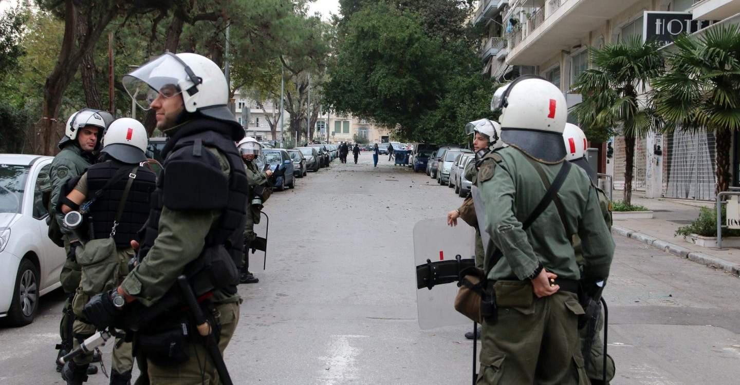ΜΑΤ εναντίον Μανιατών στο Σύνταγμα