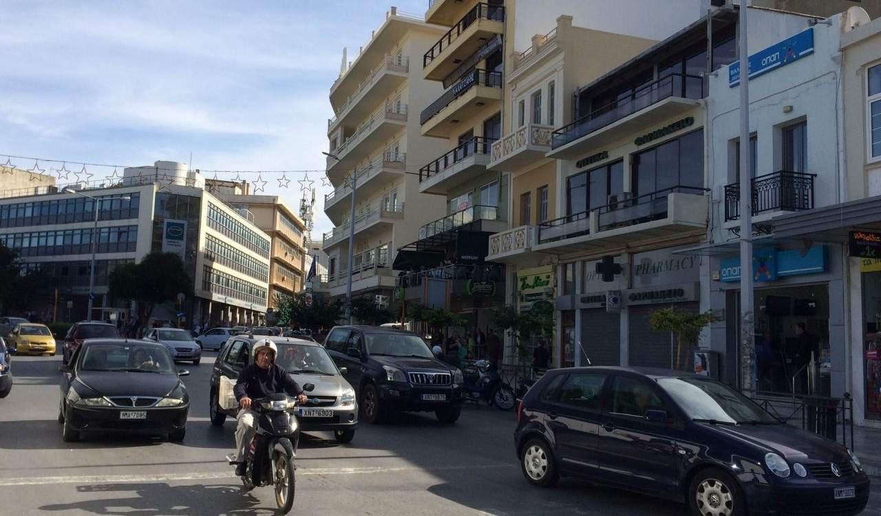 Άρειος Πάγος: Φταίνε τα μηχανάκια που κάνουν «σφήνες»!