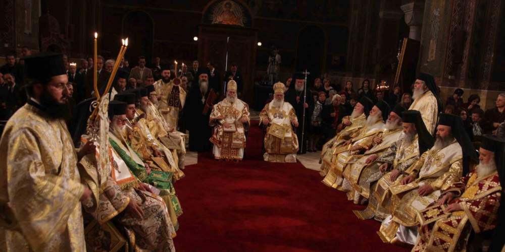 «Ανοίγει» το θέμα ορίου ηλικίας των μητροπολιτών