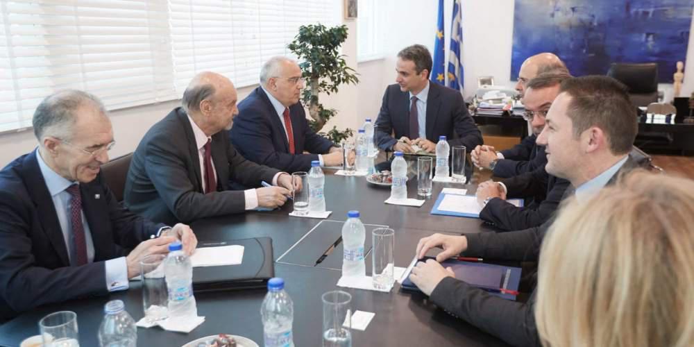 Για κόκκινα δάνεια και αξιολόγηση συζήτησε ο Μητσοτάκης με τους εκπροσώπους των τραπεζών