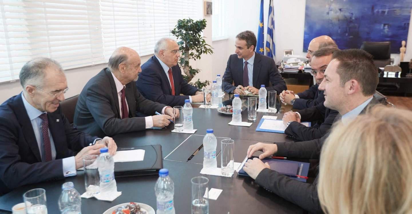 Για κόκκινα δάνεια και αξιολόγηση συζήτησε ο Μητσοτάκης με τους εκπροσώπους των τραπεζών