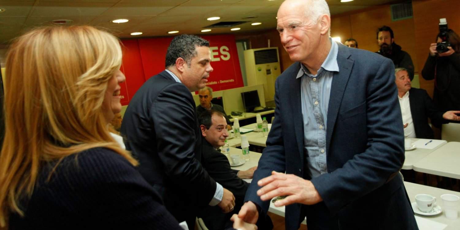 Ξύρισε το μουστάκι ο Γιώργος Παπανδρέου [εικόνες]