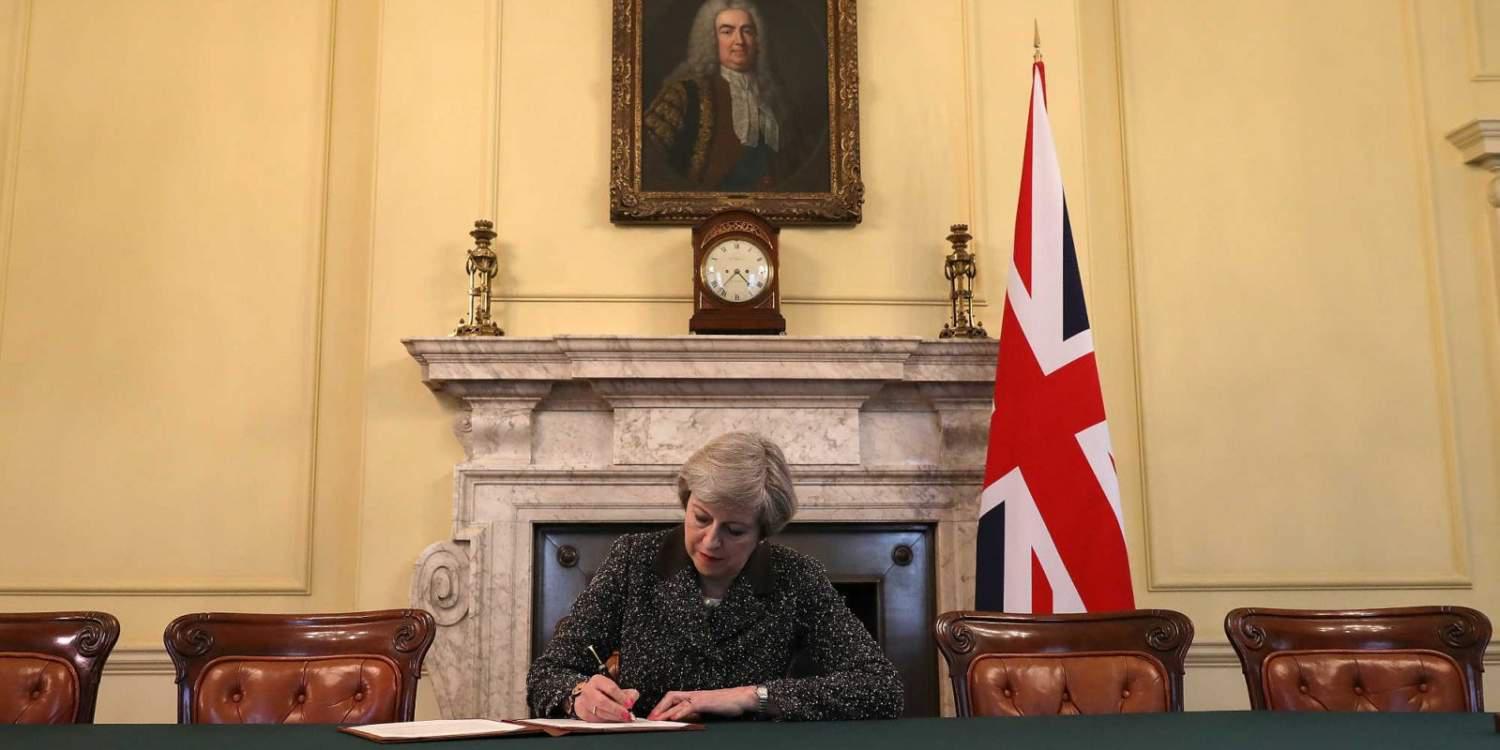 Το Brexit είναι εδώ: Η Τερέζα Μέι υπέγραψε την επιστολή αποχώρησης από την ΕΕ
